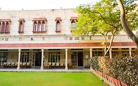 Hotel Arya Niwas